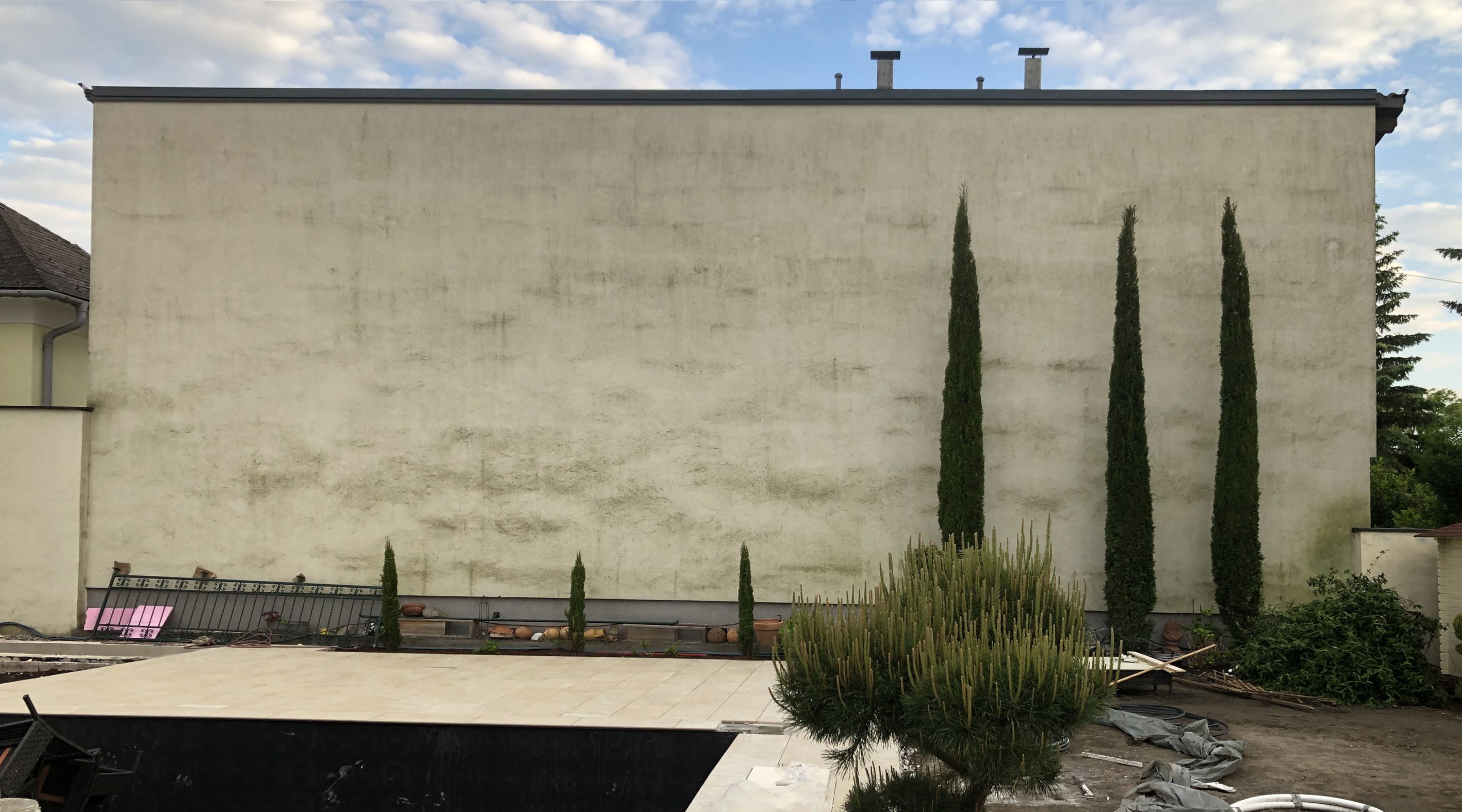 Graue Fassade vor der Gestaltung